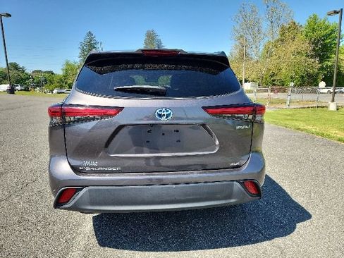 Used 2021 Toyota Highlander XLE FWD image 6