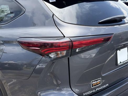 Used 2024 Toyota Highlander XSE AWD/4WD image 11