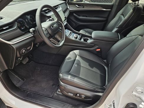 New 2026 Jeep Grand Cherokee Limited w/ Limited Altitude Package AWD/4WD image 14