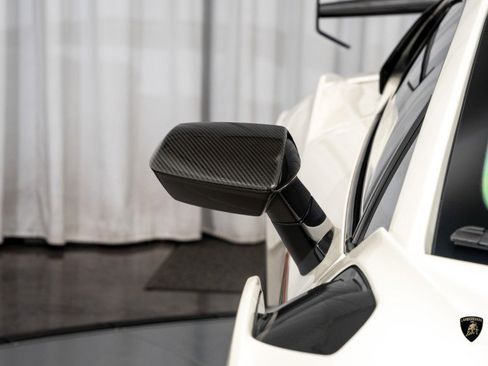 Used 2023 Lamborghini Huracan STO image 9