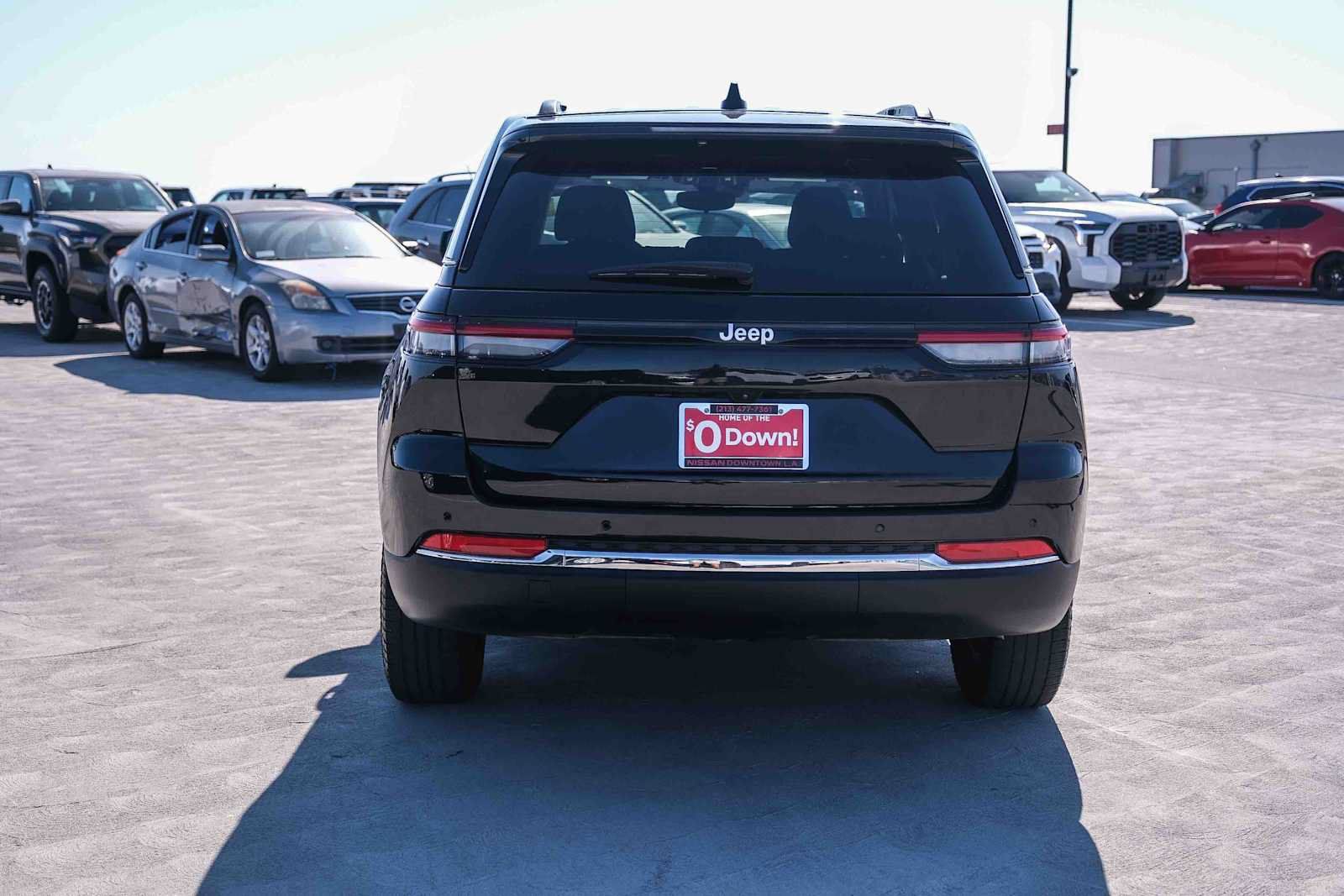 Used 2024 Jeep Grand Cherokee Laredo RWD image 5