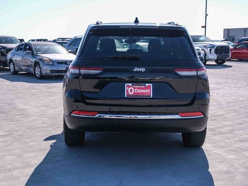 Used 2024 Jeep Grand Cherokee Laredo RWD image 5