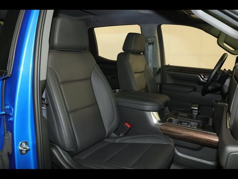 Used 2025 Chevrolet Silverado 1500 LT Trail Boss w/ Convenience Package II AWD/4WD image 35