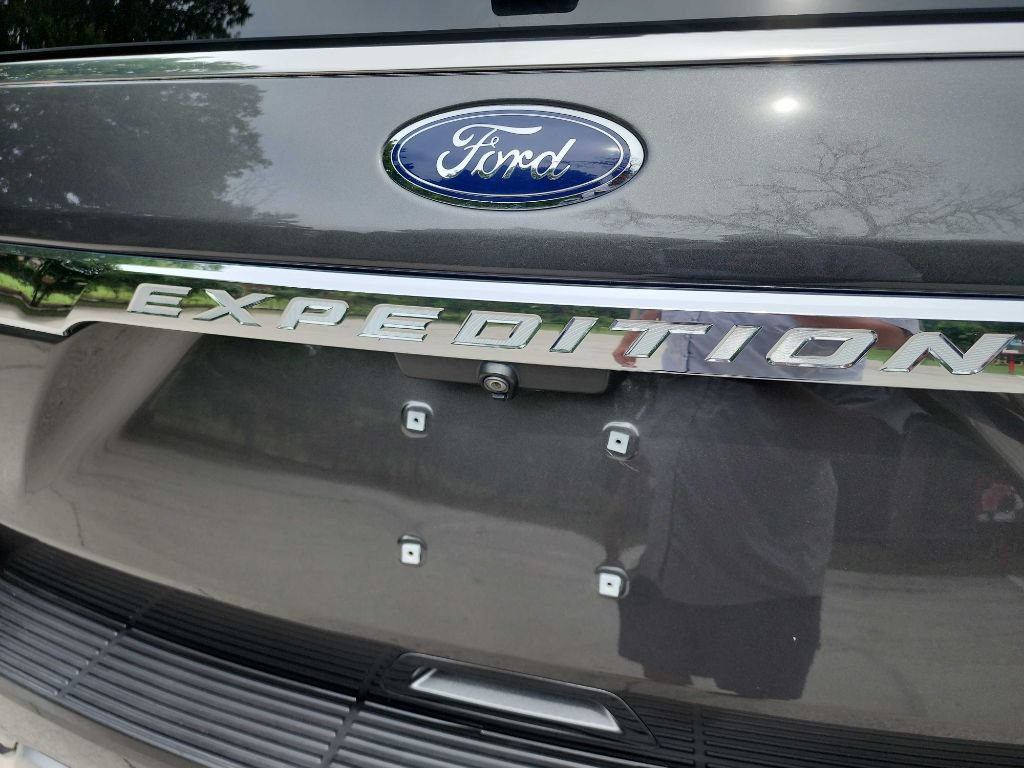 Used 2019 Ford Expedition XLT w/ Equipment Group 202A RWD image 9