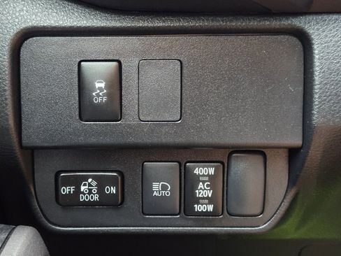 Used 2023 Toyota Tacoma TRD Off-Road w/ Technology Package AWD/4WD image 32