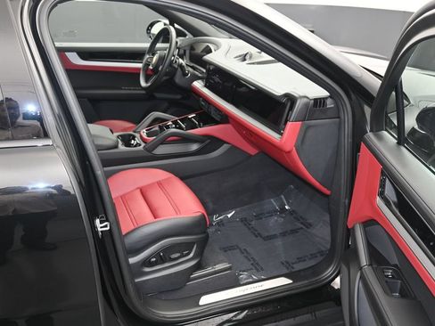 Used 2024 Porsche Cayenne Coupe AWD/4WD image 10