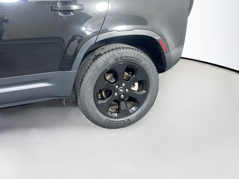 Used 2024 Land Rover Defender 110 S image 29