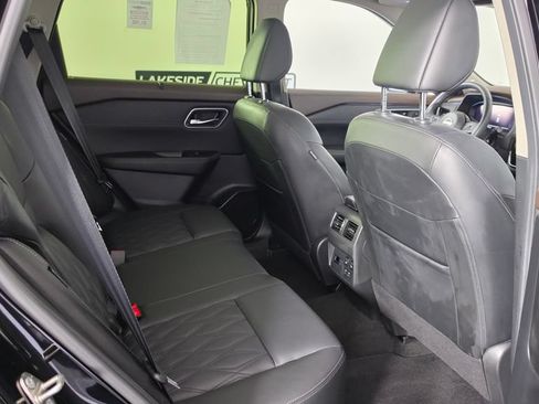 Used 2023 Nissan Rogue Platinum AWD/4WD image 17