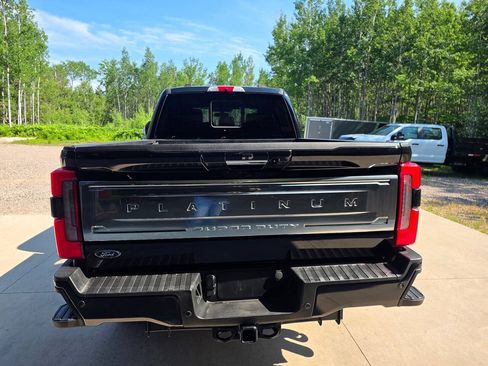 Used 2023 Ford F250 Platinum AWD/4WD image 5