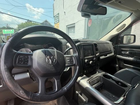 Used 2018 RAM 2500 Big Horn w/ Sport Appearance Group AWD/4WD image 6