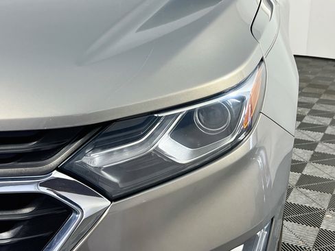 Used 2018 Chevrolet Equinox LT FWD image 11