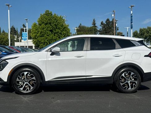 Used 2024 Kia Sportage EX FWD image 2