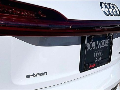 Used 2022 Audi e-tron Premium Plus w/ Premium Plus Package image 31