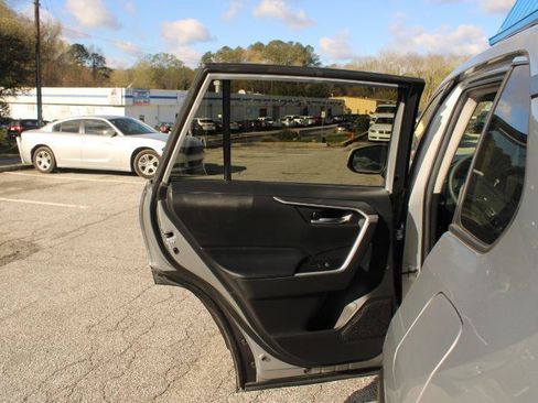 Used 2020 Toyota RAV4 XLE FWD image 16