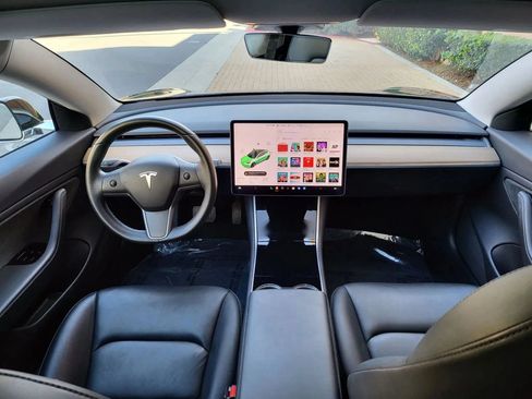 Used 2018 Tesla Model 3 Long Range RWD image 11