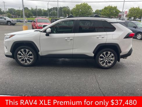 Used 2025 Toyota RAV4 XLE Premium w/ Weather Package FWD image 15