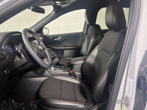 Used 2025 Ford Escape ST-Line w/ Equipment Group 301A image 13