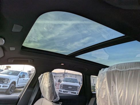 New 2026 Volvo XC60 B5 Plus w/ Protection Package Premier image 19