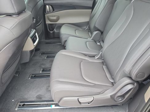 New 2027 Kia Carnival FWD image 16