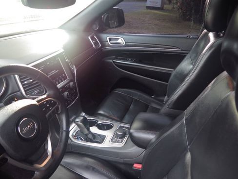 Used 2018 Jeep Grand Cherokee Limited AWD/4WD image 13