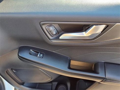 Used 2024 Ford Escape SE image 25