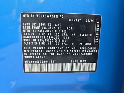 Used 2025 Volkswagen ID. Buzz Pro S Plus w/ Cupholders Package AWD/4WD image 21