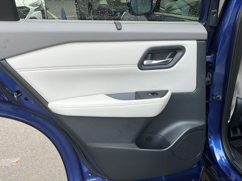 Used 2023 Nissan Rogue SV w/ SV Premium Package image 21