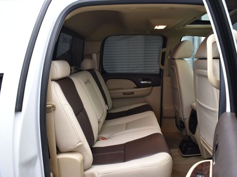 Used 2014 GMC Sierra 2500 Denali w/ Suspension Package, Off-Road image 11