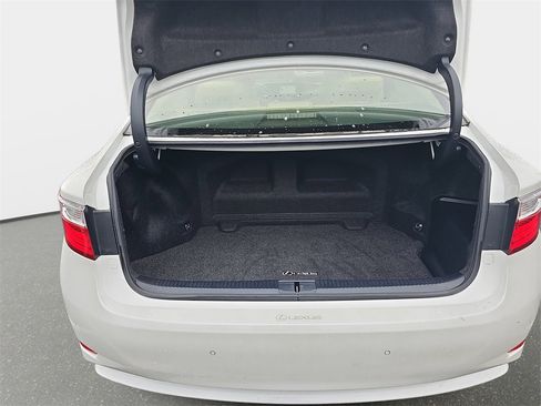 Used 2013 Lexus ES 300h image 12