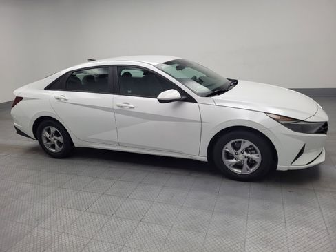 Used 2021 Hyundai Elantra SE image 11