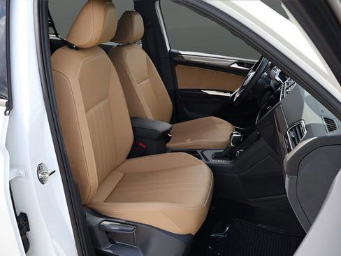Certified 2024 Volkswagen Tiguan SE R-Line FWD image 20