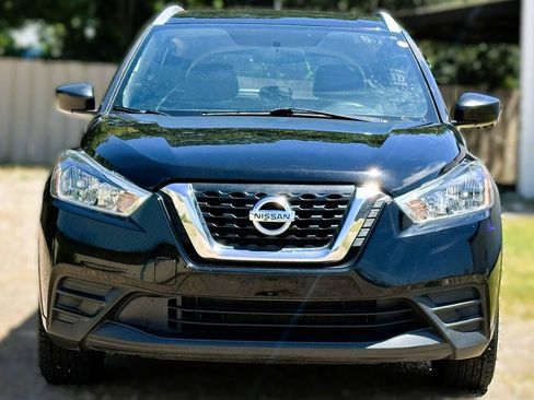 Used 2019 Nissan Kicks S FWD image 8