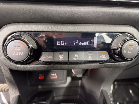 Used 2024 Nissan Kicks SR FWD image 21