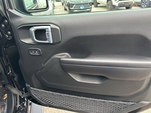 Used 2021 Jeep Gladiator Sport image 35