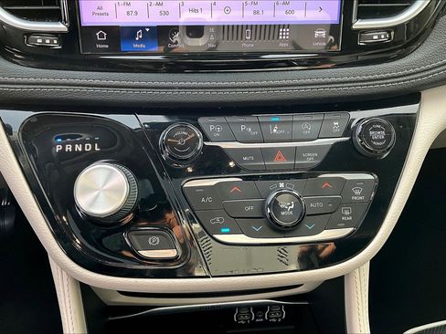 Used 2022 Chrysler Pacifica Limited image 15