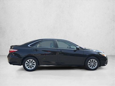 Used 2015 Toyota Camry LE FWD image 4