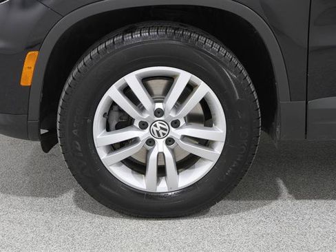 Used 2017 Volkswagen Tiguan S image 21