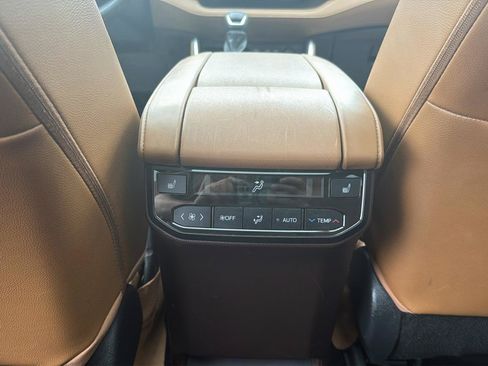 Used 2022 Toyota Highlander Platinum AWD/4WD image 18