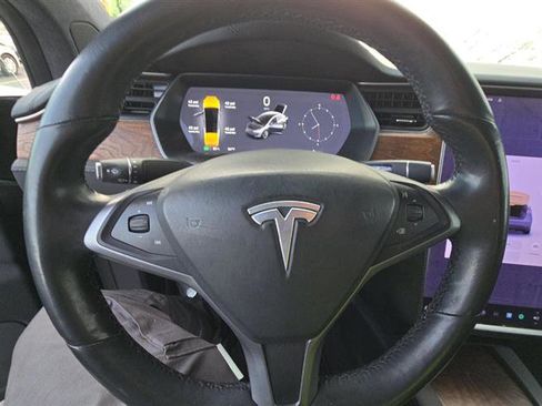 Used 2019 Tesla Model X 75D image 7