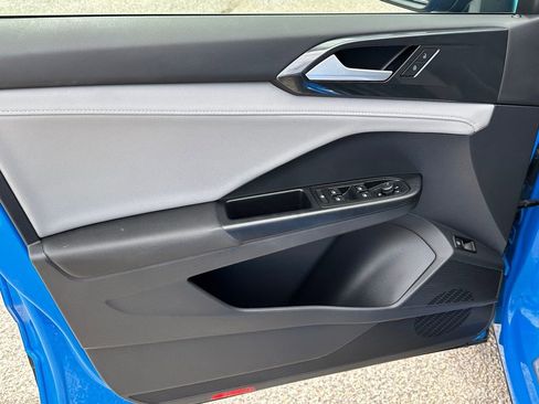 Used 2022 Volkswagen Taos SEL w/ Panoramic Sunroof Package image 20