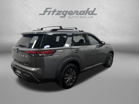 Used 2022 Nissan Pathfinder SV image 8
