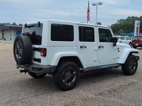 Used 2016 Jeep Wrangler Unlimited Sahara AWD/4WD image 5