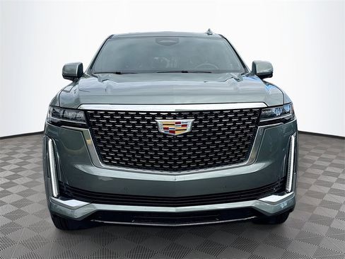 Used 2024 Cadillac Escalade Premium Luxury image 2