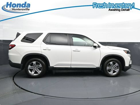 Used 2025 Honda Pilot EX-L image 11