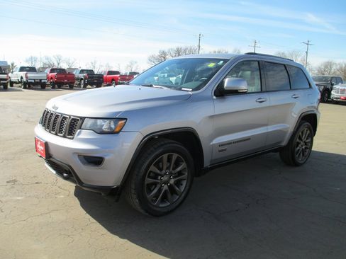 Used 2016 Jeep Grand Cherokee Limited 75th Anniversary image 9