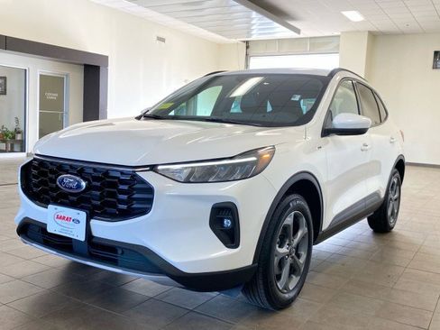 Certified 2025 Ford Escape ST-Line Select w/ Tech Pack #1 AWD/4WD image 4