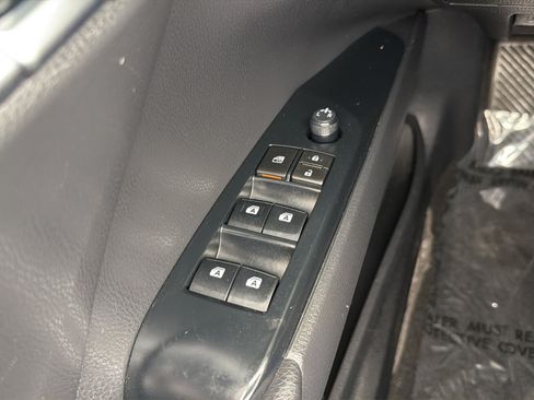 Used 2019 Toyota Camry SE FWD image 19