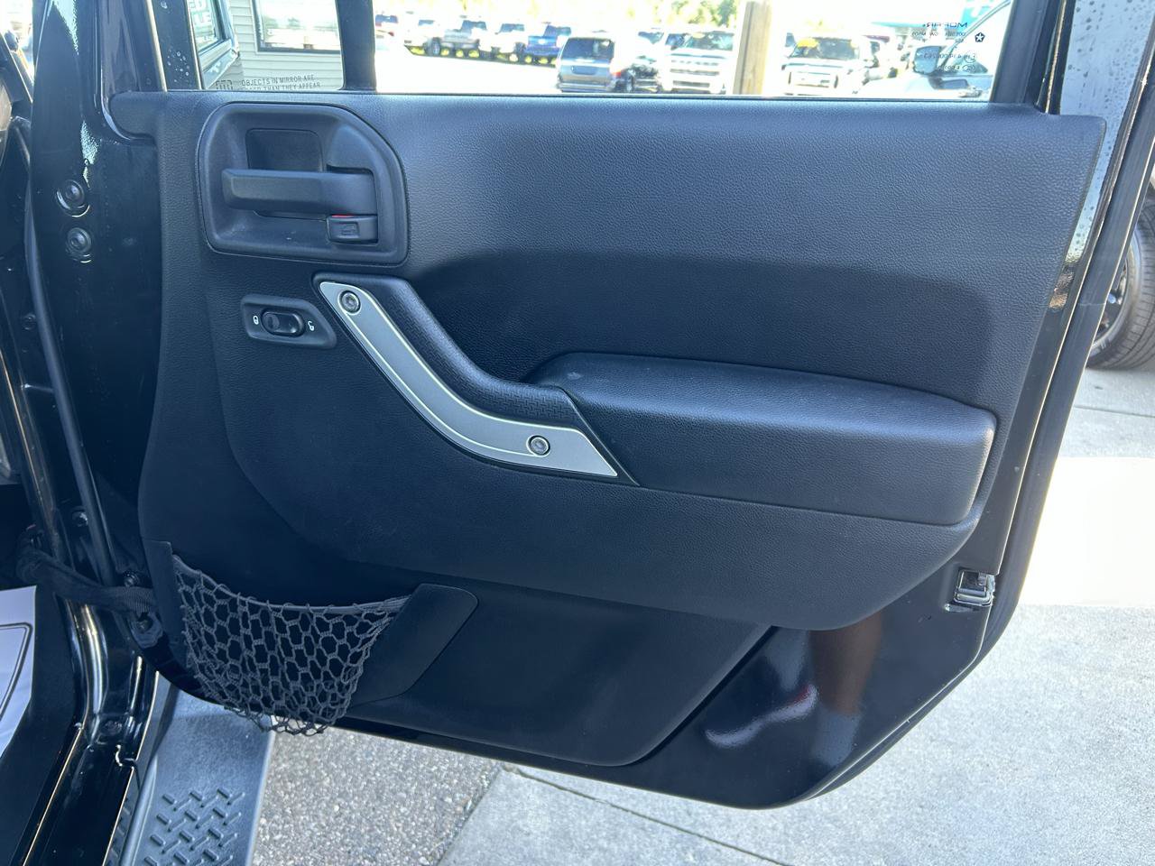 Used 2014 Jeep Wrangler Unlimited Sahara w/ Dual Top Group AWD/4WD image 16