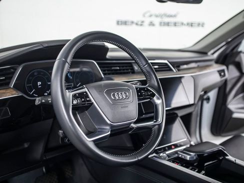 Used 2019 Audi e-tron Prestige AWD/4WD image 21