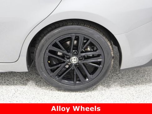 Used 2025 Toyota Camry SE image 10